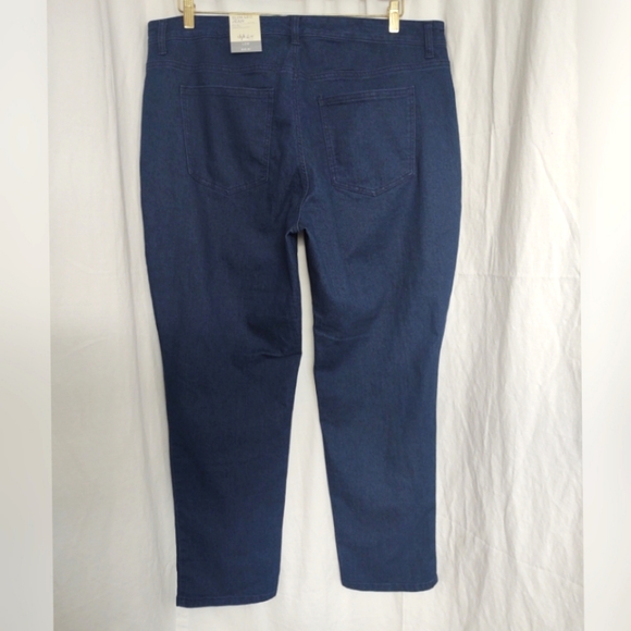 Style & Co Slim Leg Mid-Rise dark wash jeans 18W - Picture 2 of 4